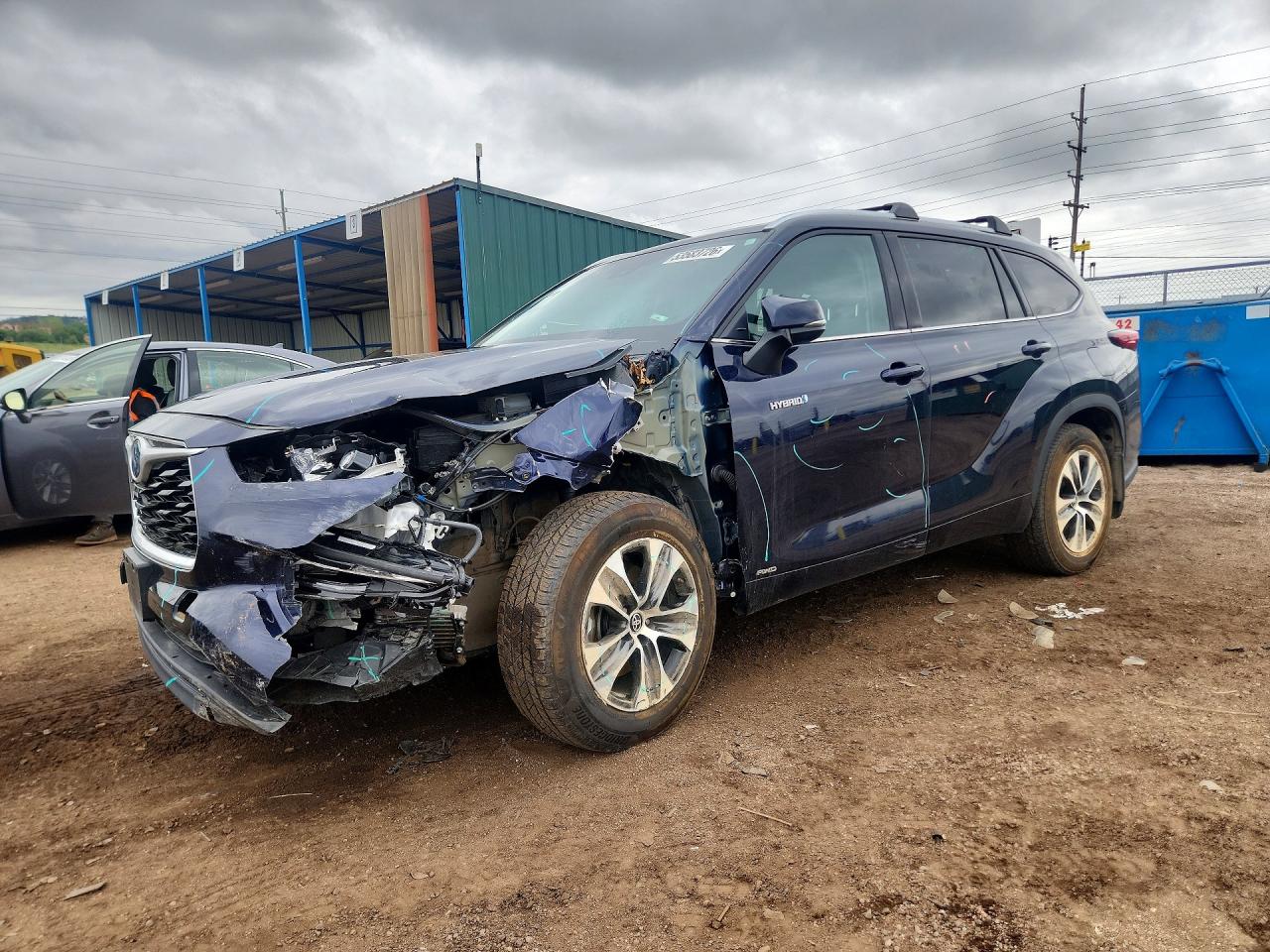 Salvage Toyota Highlander Image