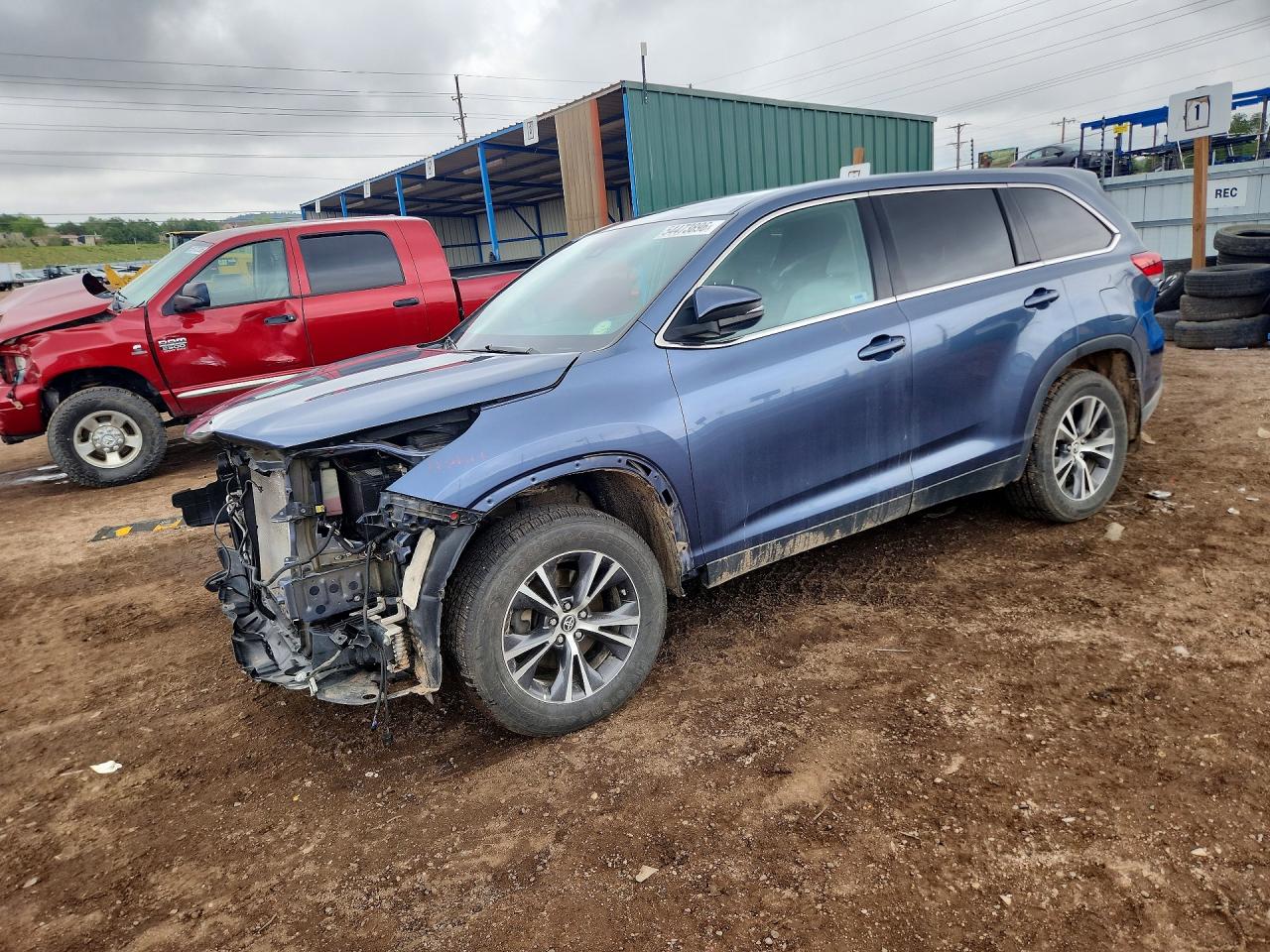 Salvage Toyota Highlander Image