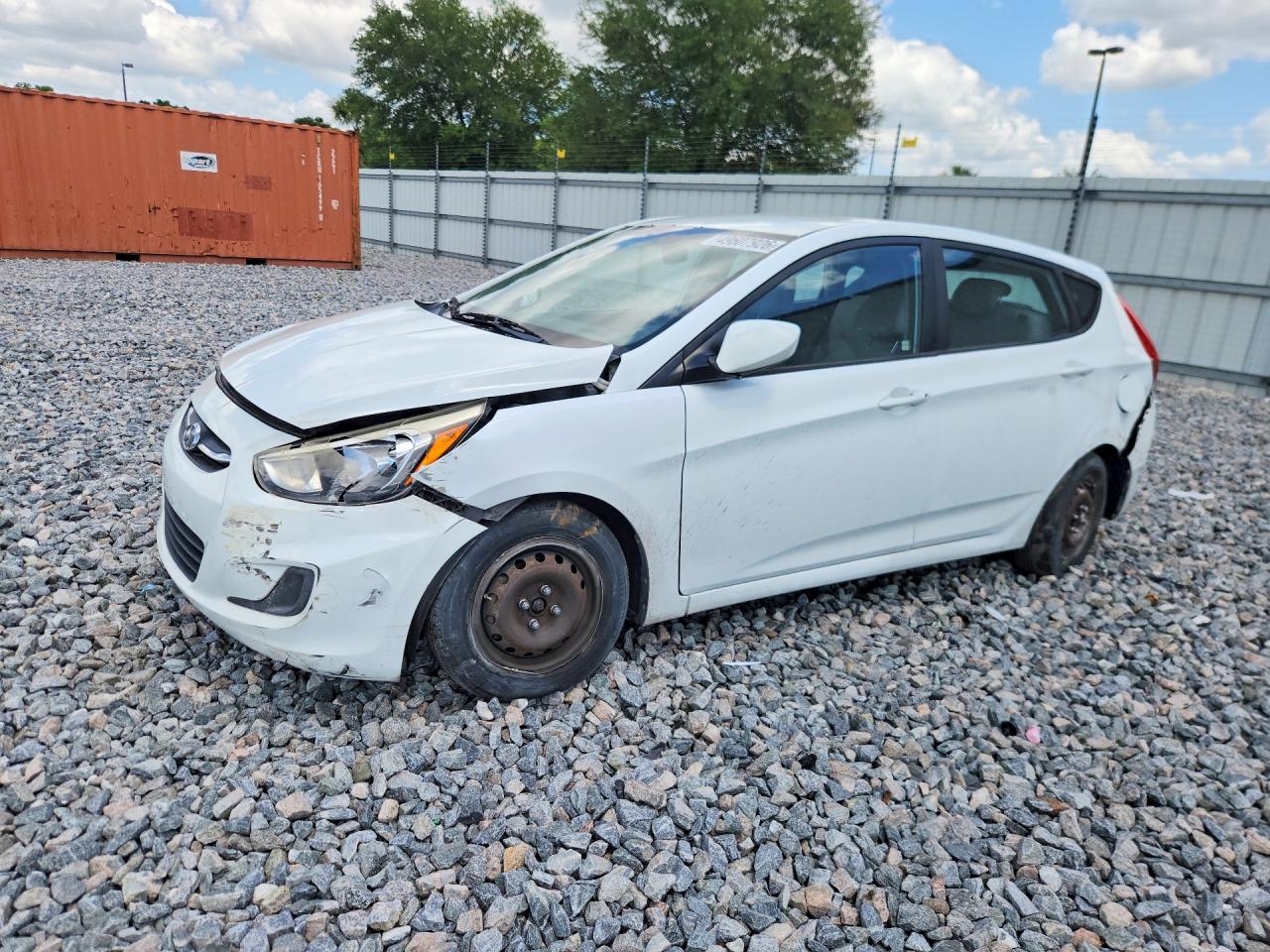 Salvage Hyundai ACCENT Image