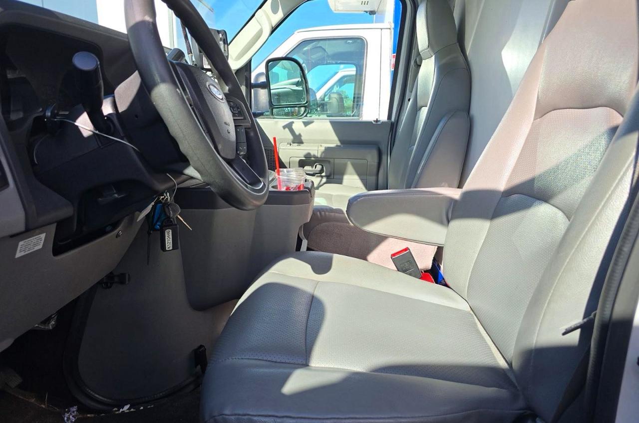 Ford Econoline E350 Super Duty Cutaway Van