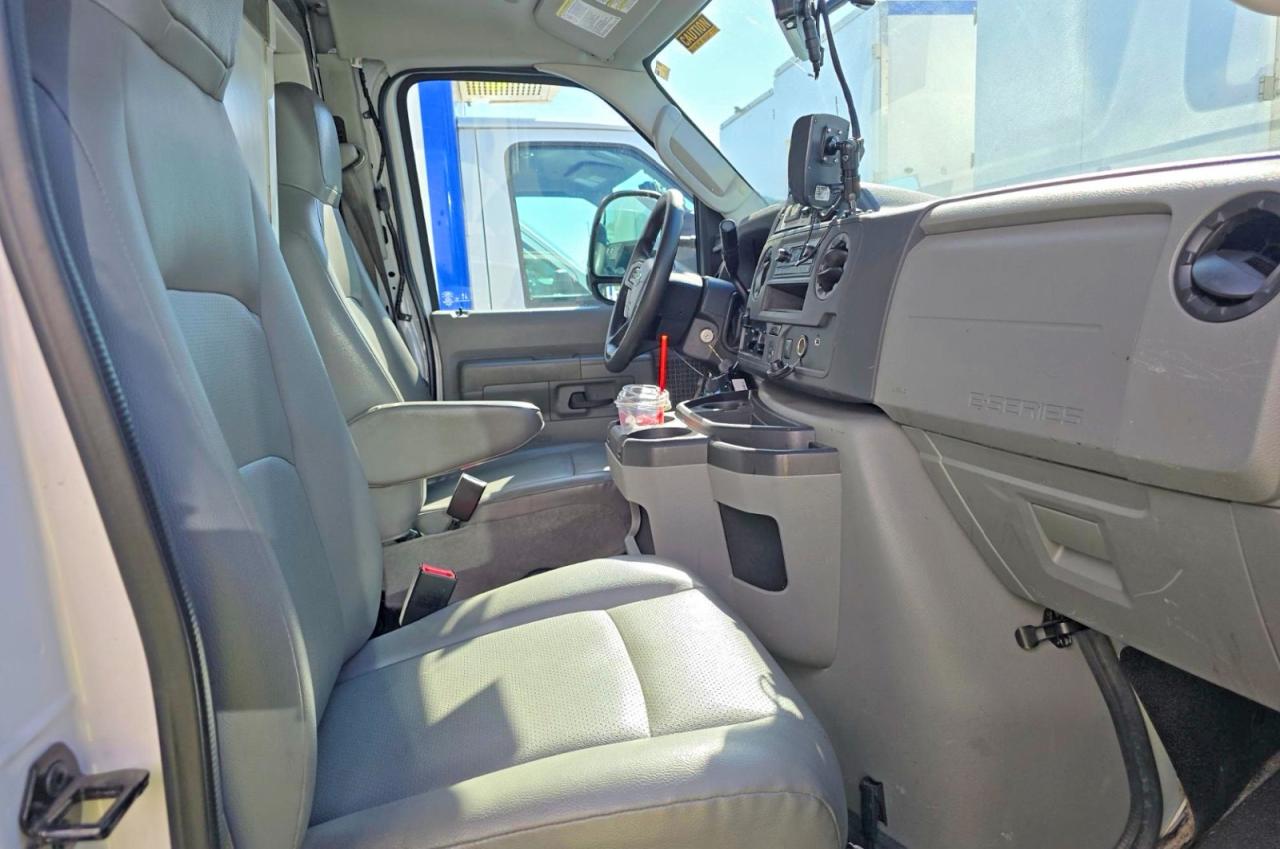 Ford Econoline E350 Super Duty Cutaway Van