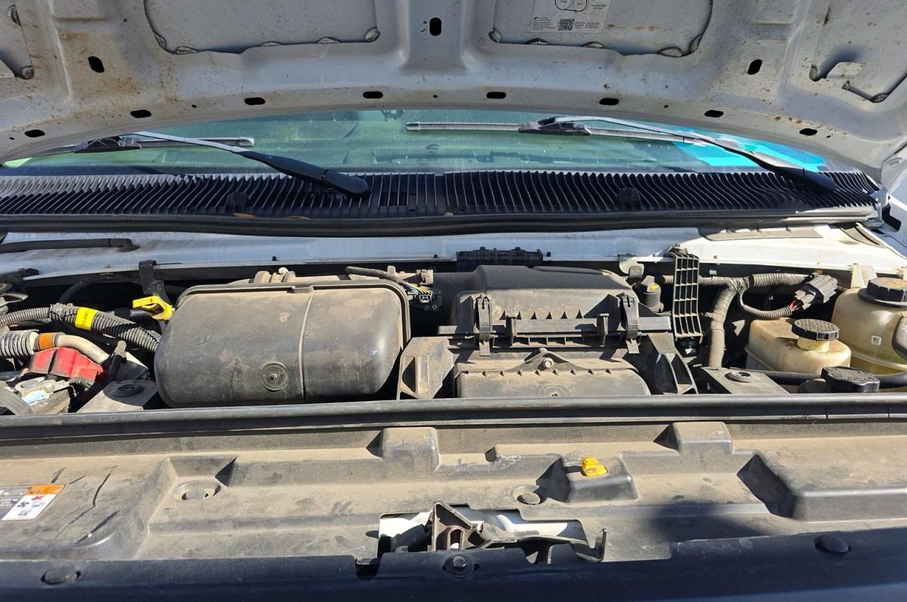 Ford Econoline E350 Super Duty Cutaway Van