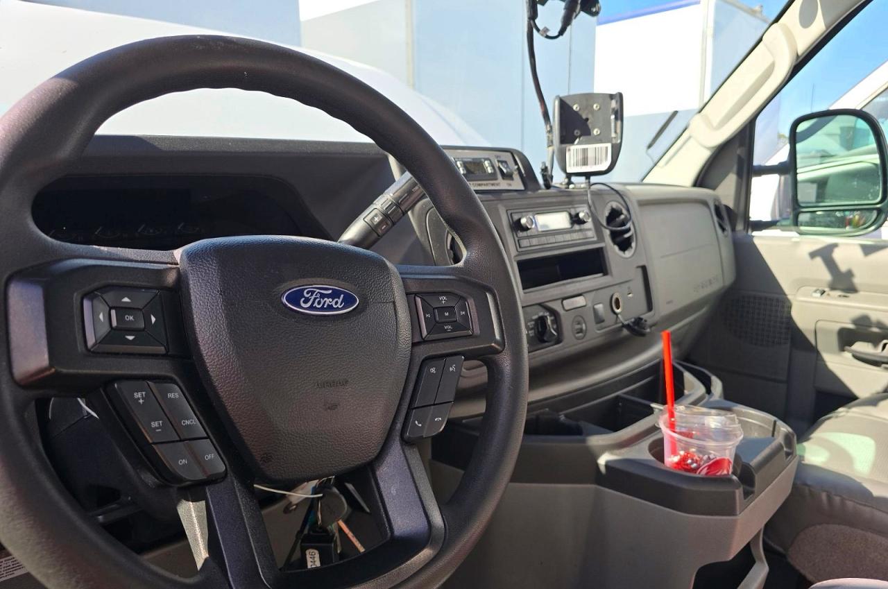 Ford Econoline E350 Super Duty Cutaway Van