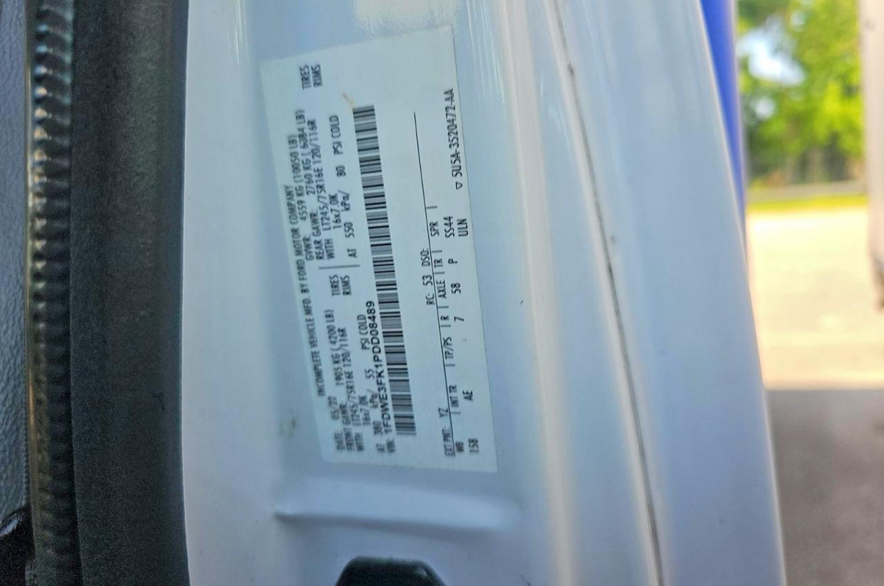 Ford Econoline E350 Super Duty Cutaway Van