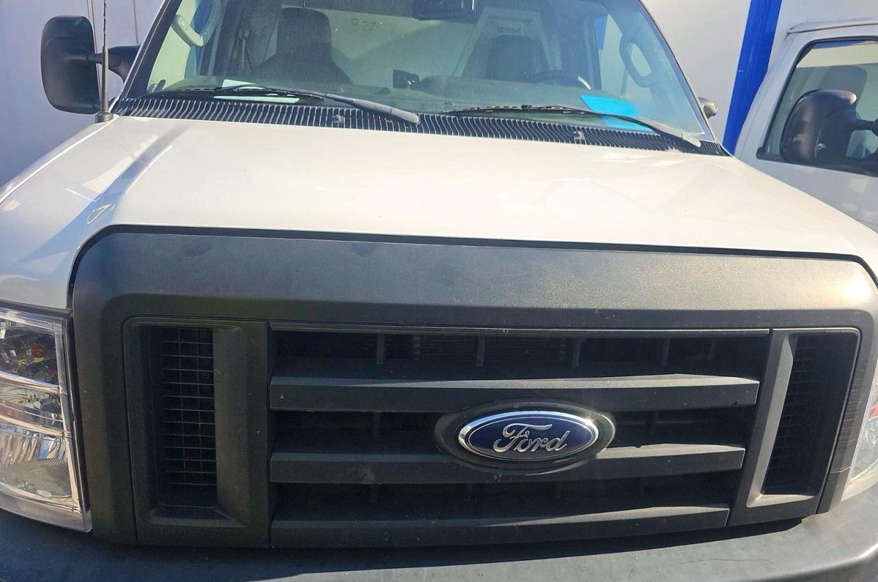 Ford Econoline E350 Super Duty Cutaway Van