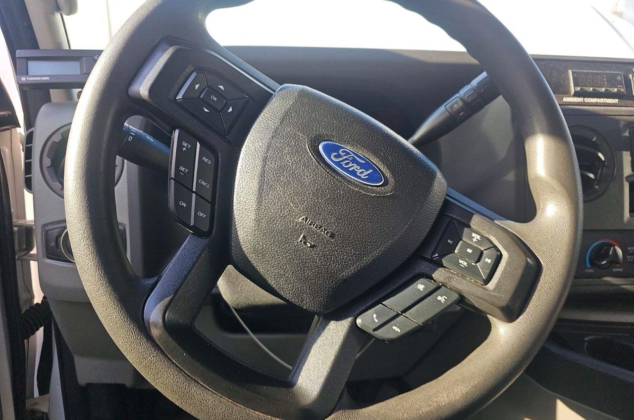 Ford Econoline E350 Super Duty Cutaway Van