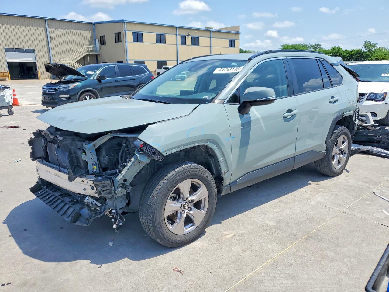 Salvage Toyota RAV4 Image