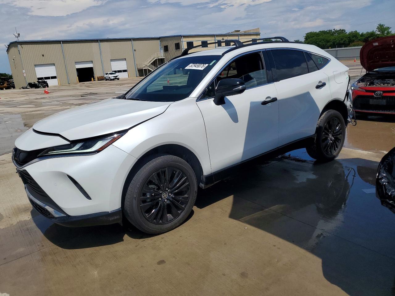 Salvage Toyota Venza Image