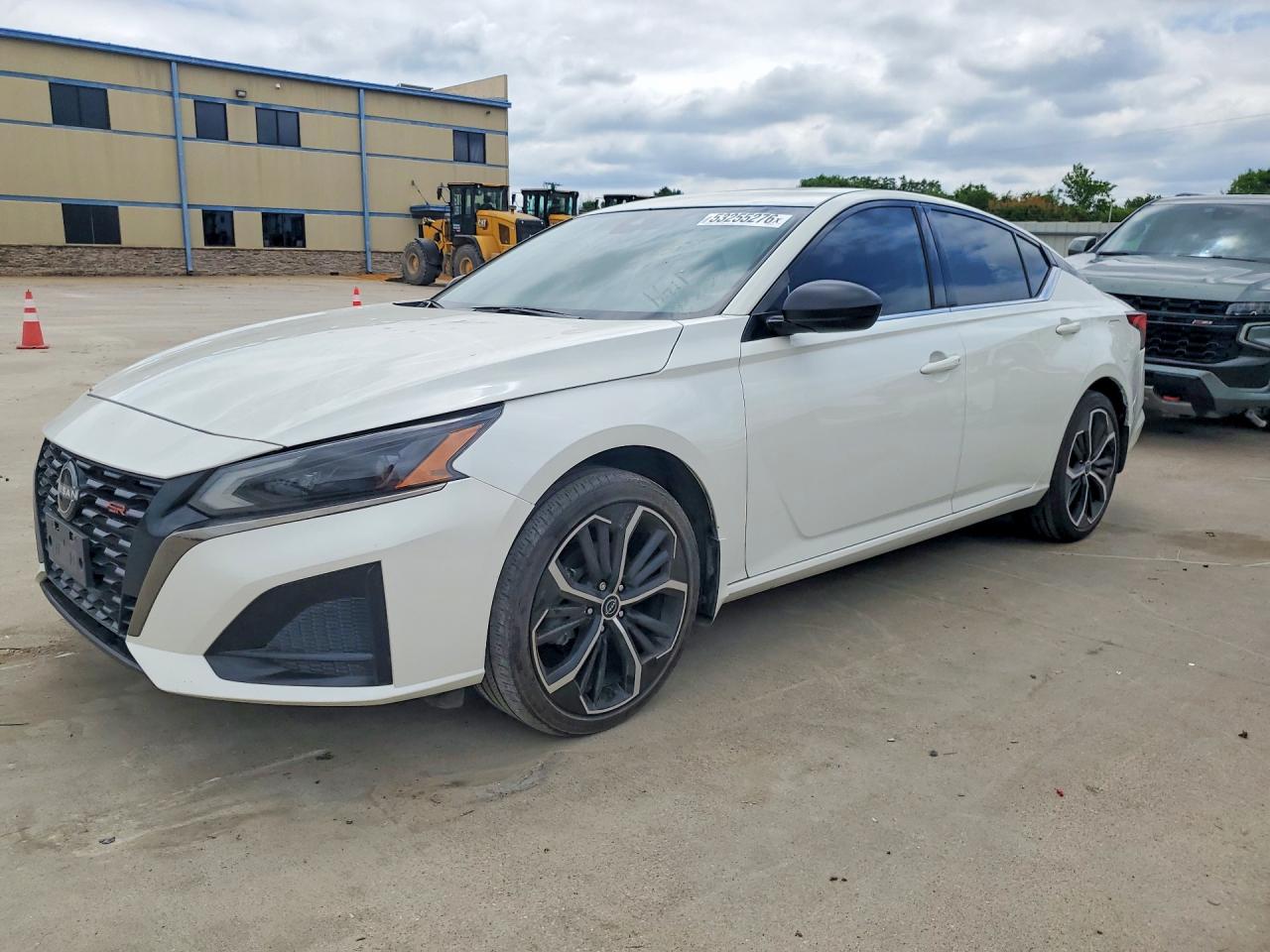 Salvage Nissan Altima Image