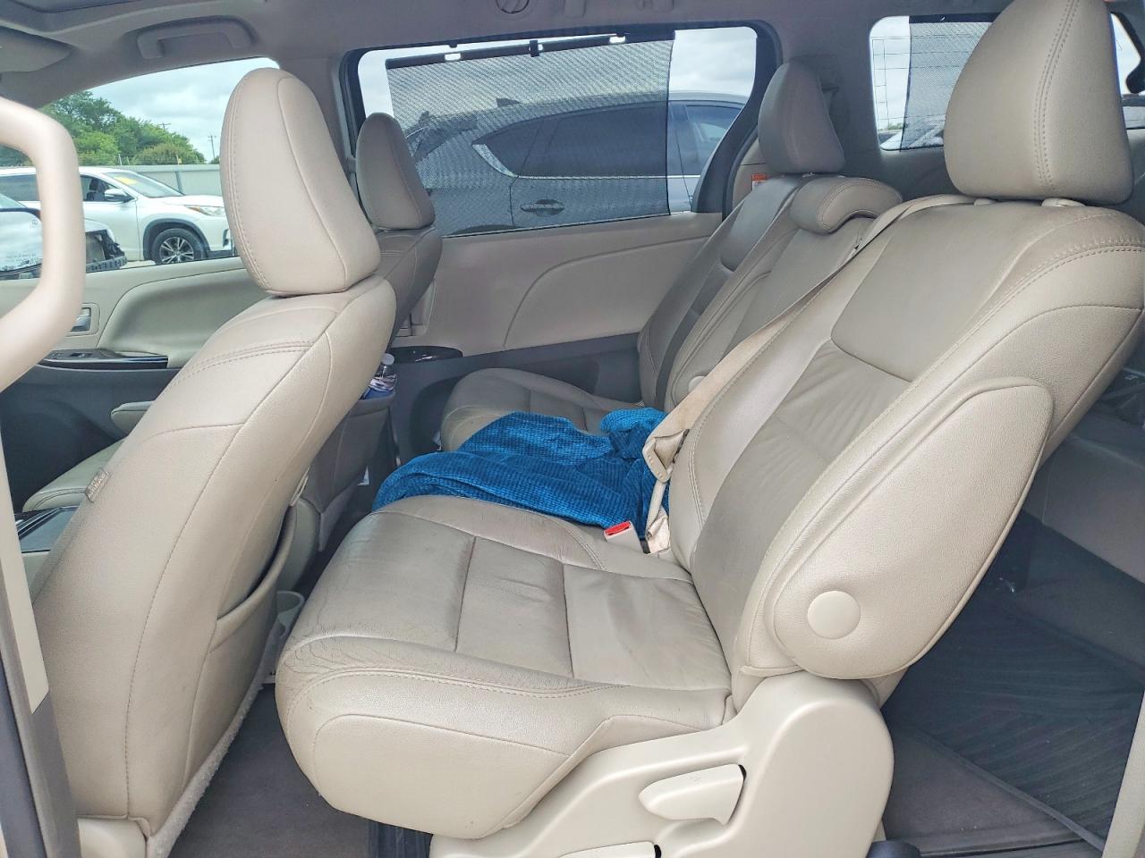 Toyota Sienna Xle 8-passenger