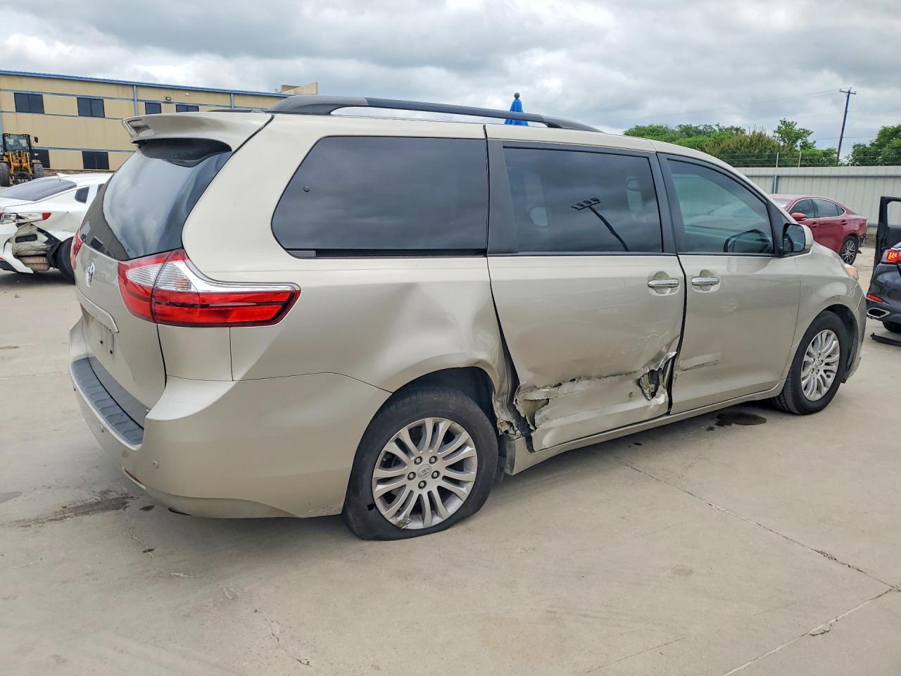 Toyota Sienna Xle 8-passenger