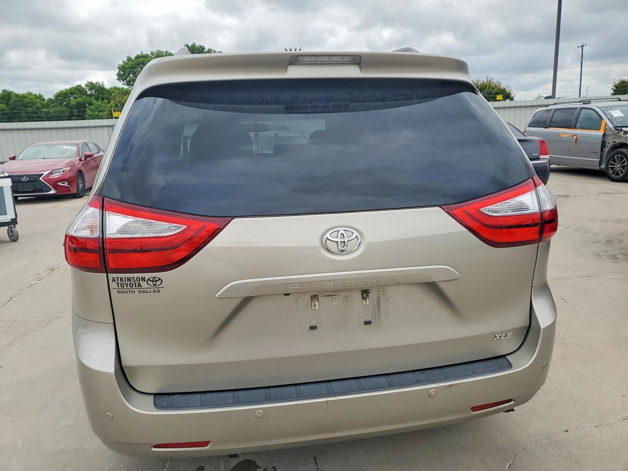 Toyota Sienna Xle 8-passenger