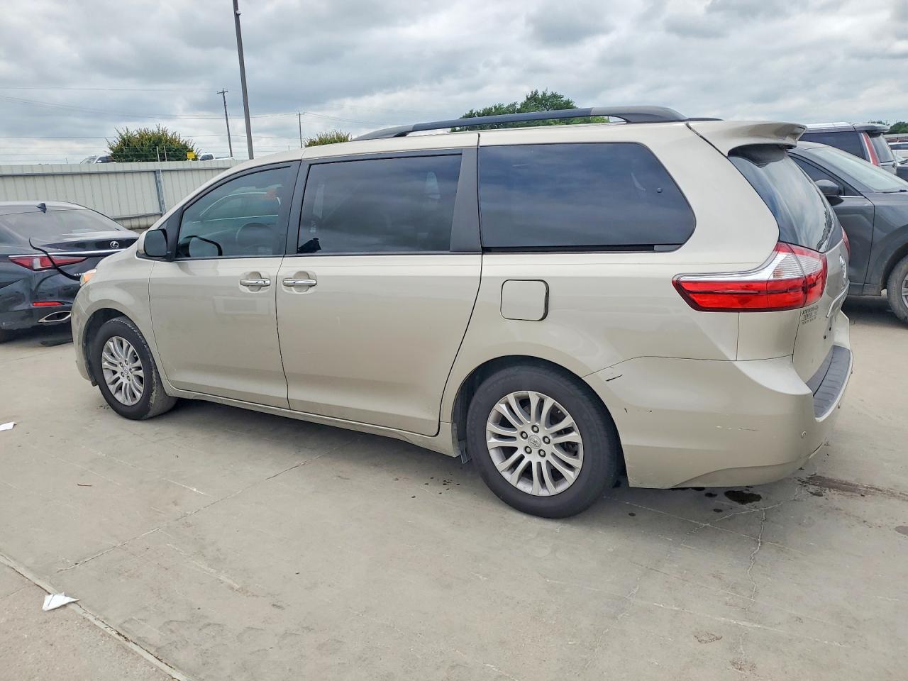 Toyota Sienna Xle 8-passenger