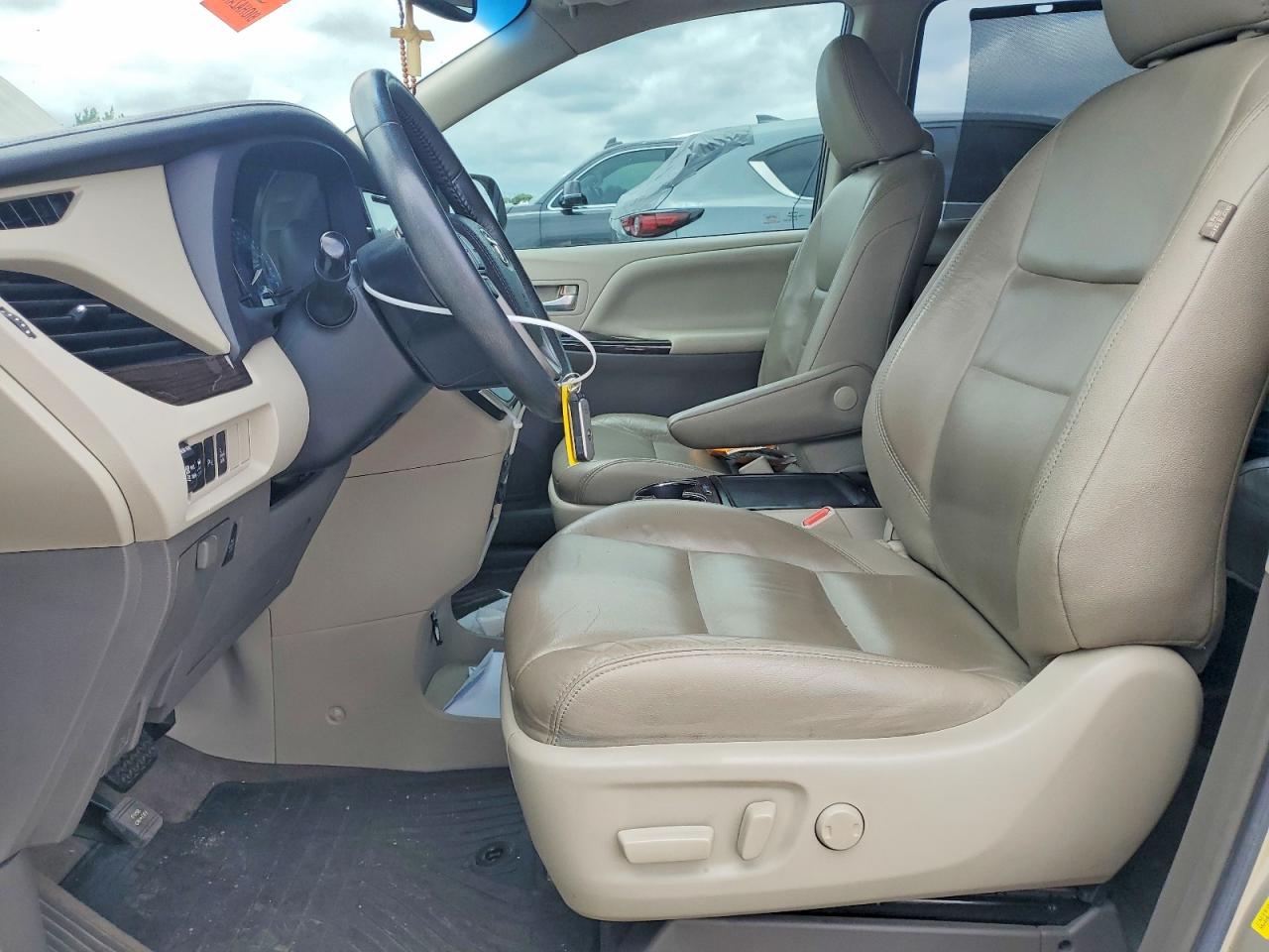 Toyota Sienna Xle 8-passenger