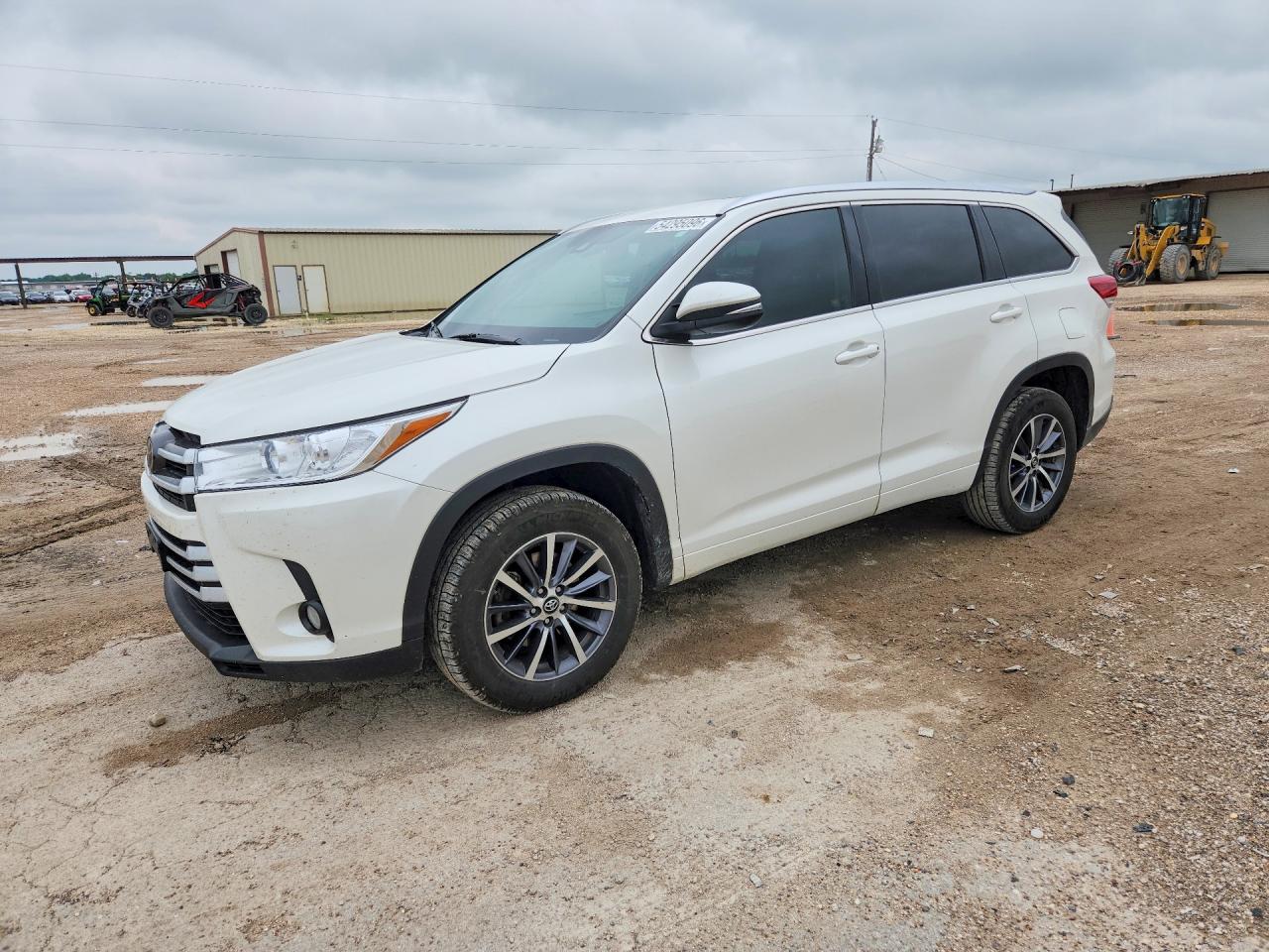 Salvage Toyota Highlander Image