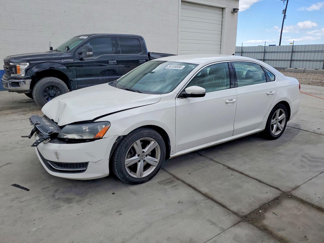Salvage Volkswagen Passat Image
