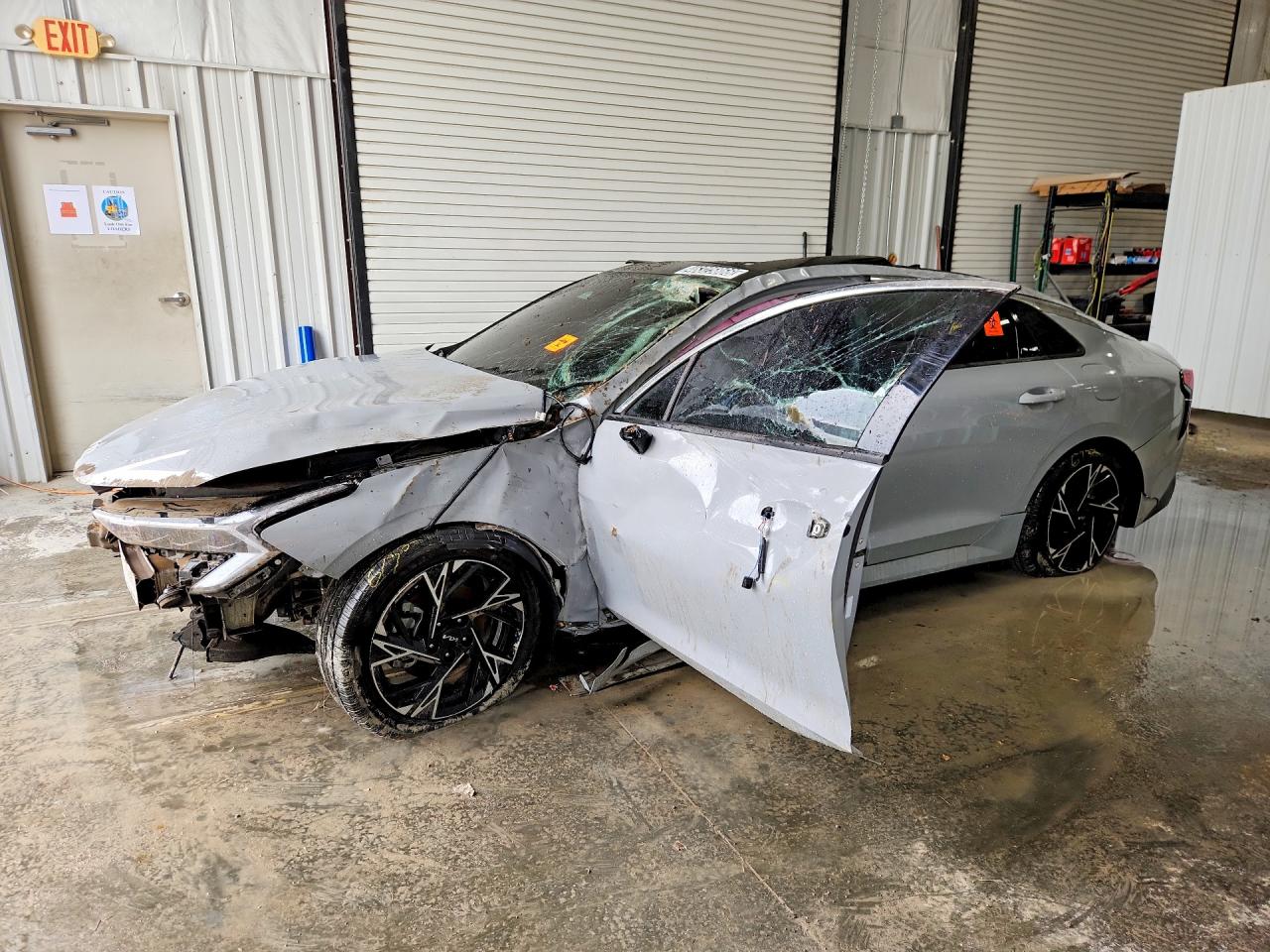 Salvage Kia K5 Image