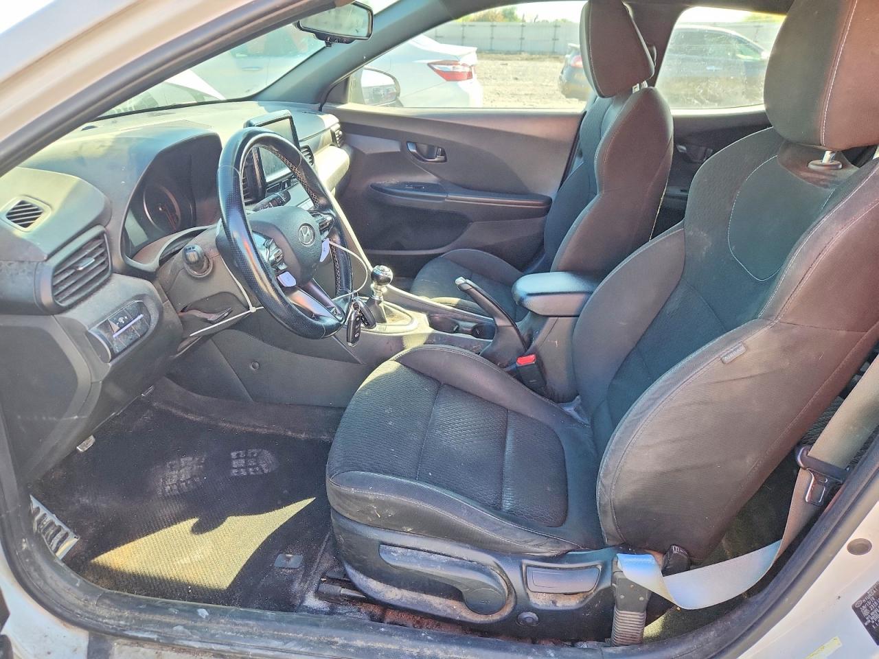 Hyundai VELOSTER Base