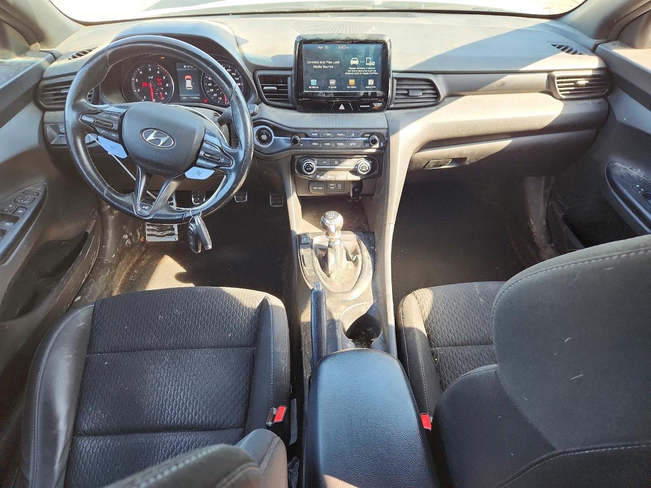 Hyundai VELOSTER Base