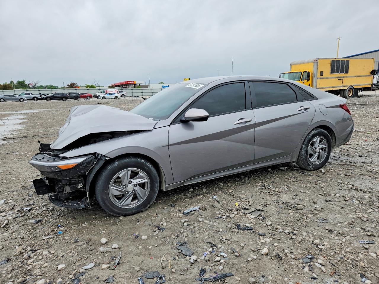 Salvage Hyundai ELANTRA Image
