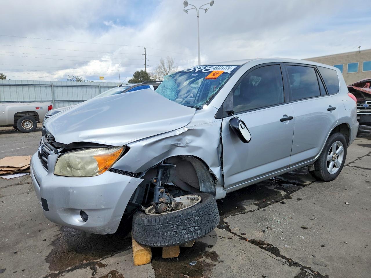 Salvage Toyota RAV4 Image