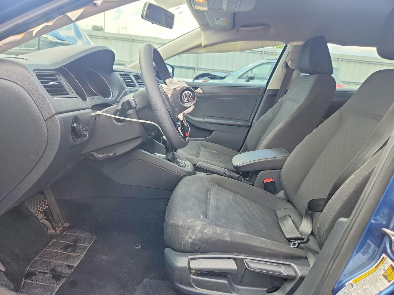Volkswagen Jetta S