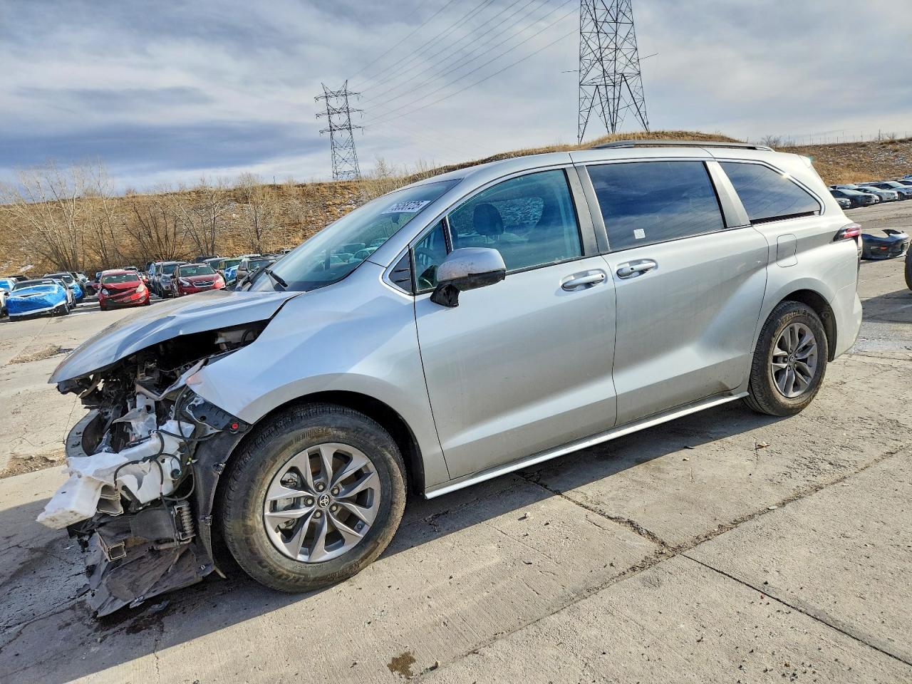 Salvage Toyota Sienna Image