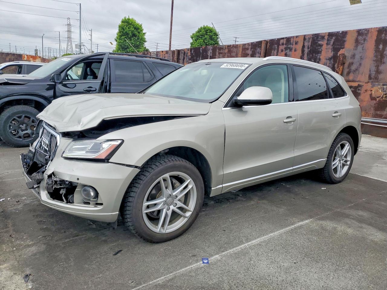 Salvage Audi Q5 Image