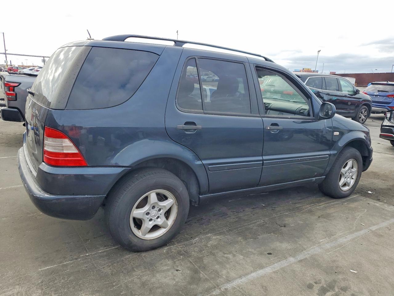 Mercedes-Benz M-Class 320