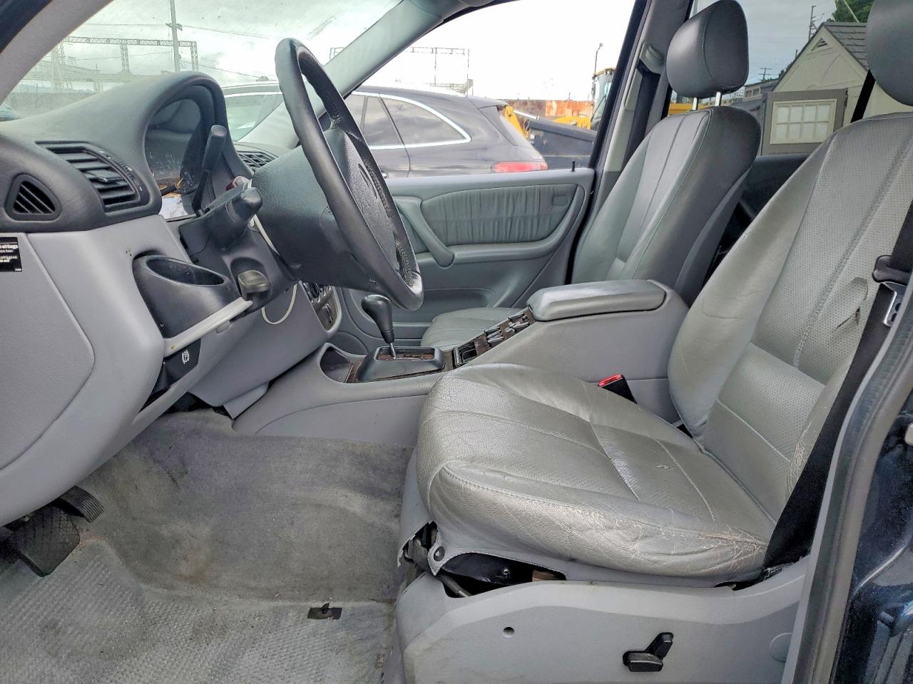 Mercedes-Benz M-Class 320
