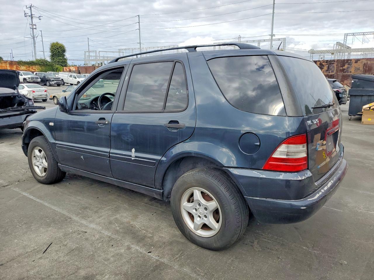Mercedes-Benz M-Class 320