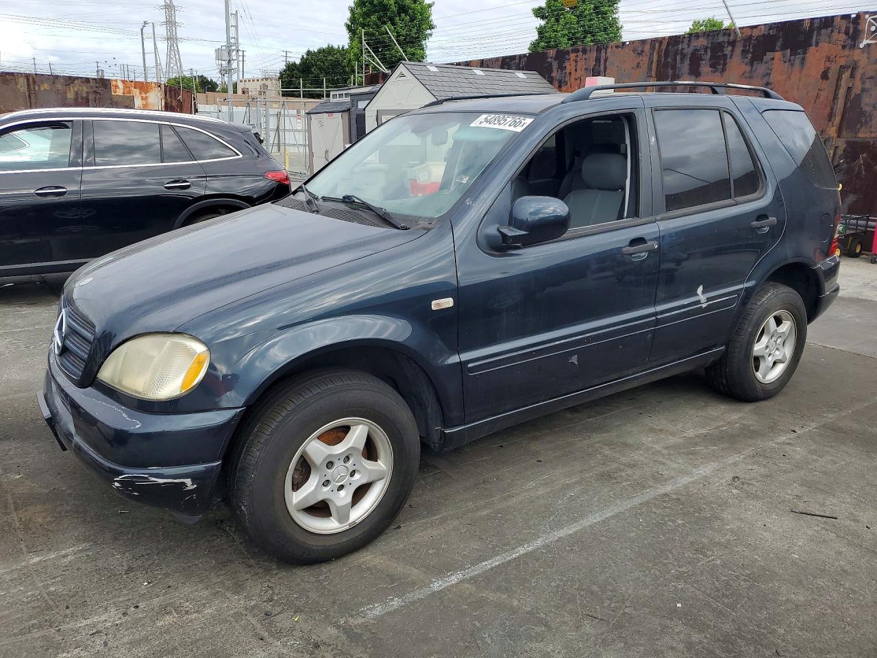 Salvage Mercedes-Benz M-Class Image