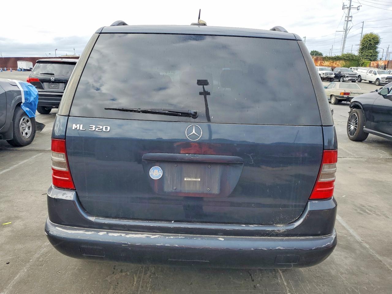 Mercedes-Benz M-Class 320