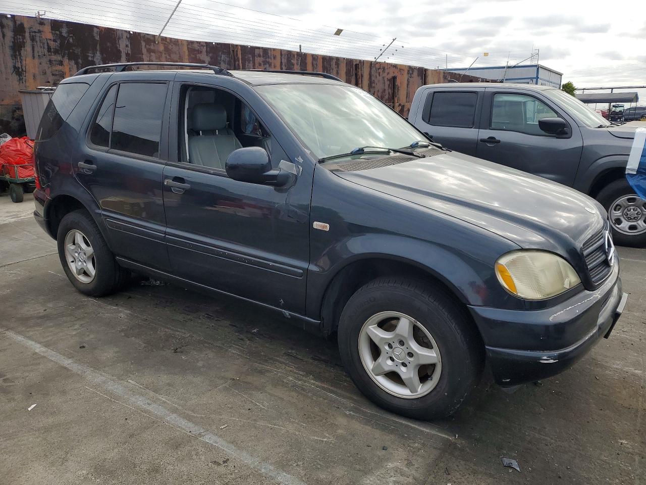 Mercedes-Benz M-Class 320