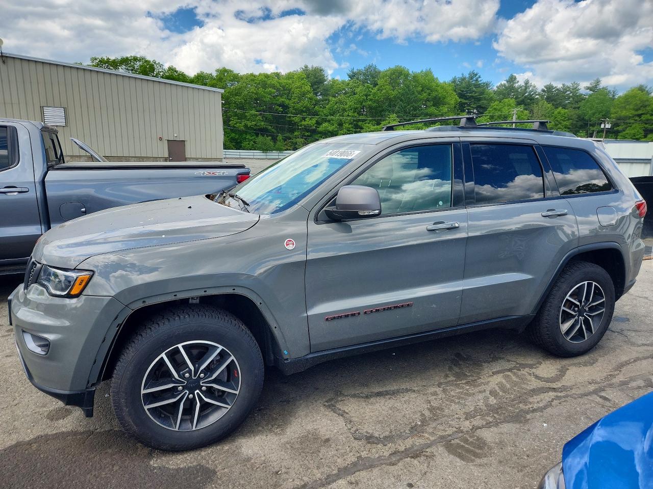 Salvage Jeep Cherokee Image