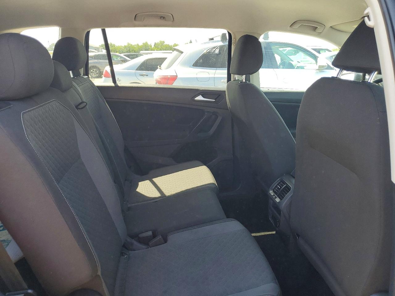 Volkswagen Tiguan S