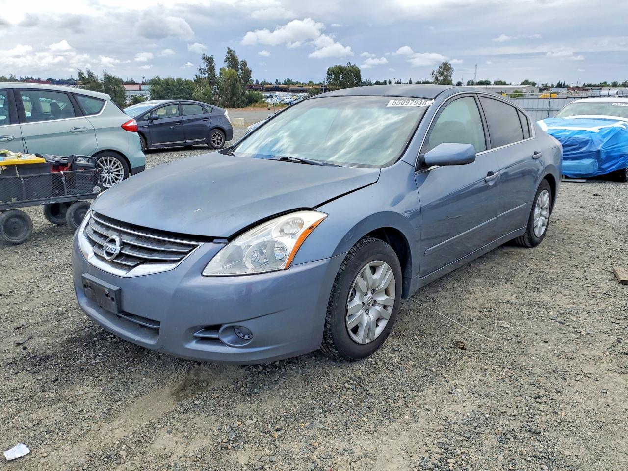 Salvage Nissan Altima Image