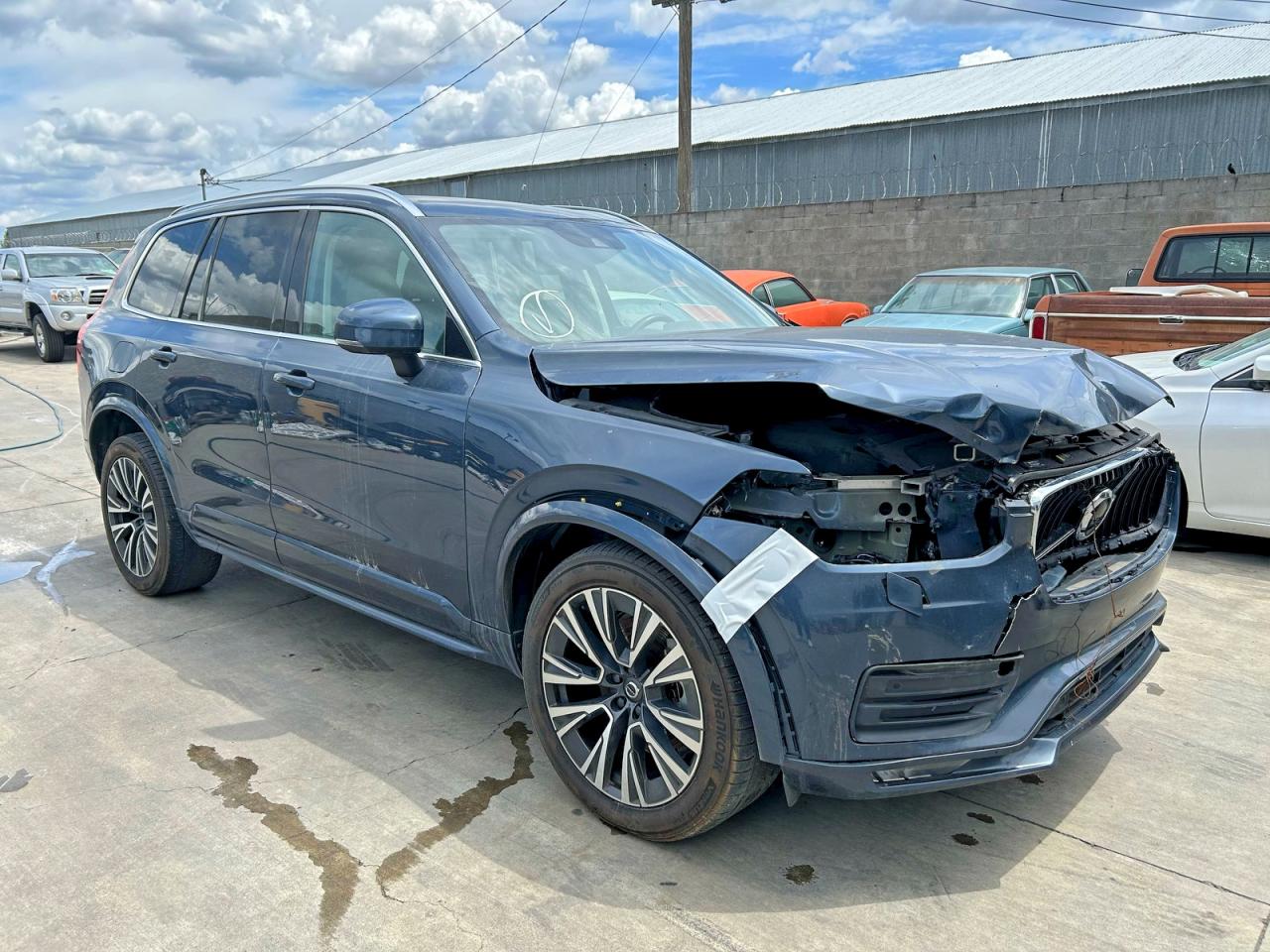 Salvage Volvo XC90 Image