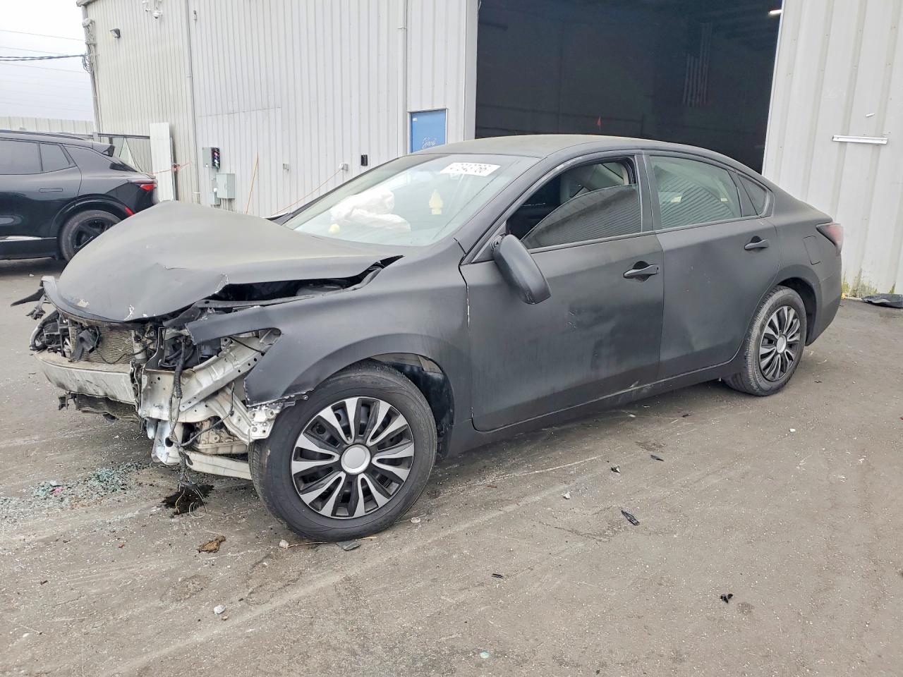 Salvage Nissan Altima Image