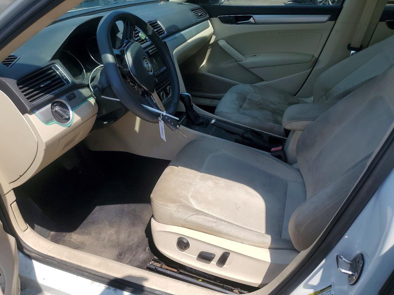 Volkswagen Passat S