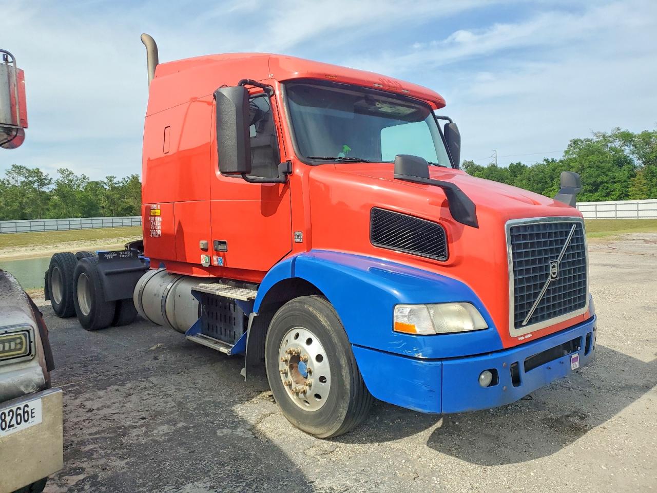 Salvage Volvo Vn Image