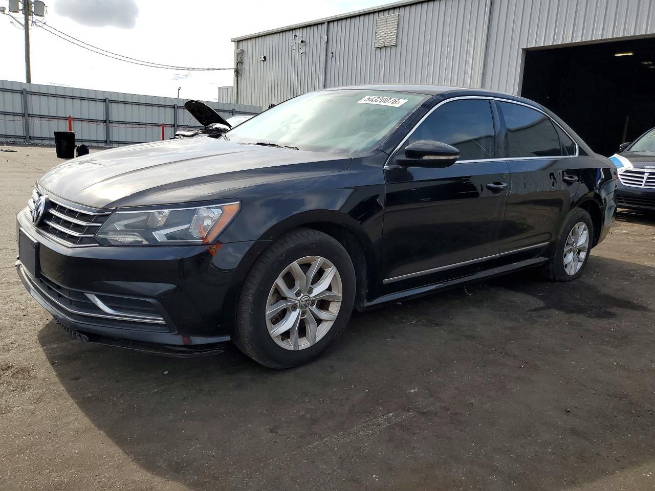 Salvage Volkswagen Passat Image
