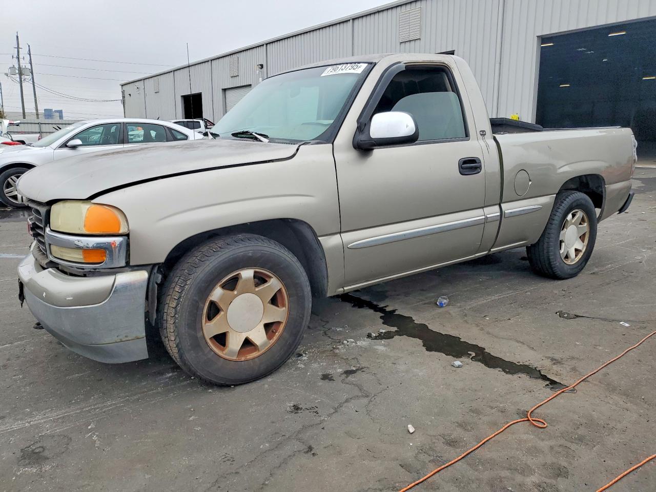 Salvage GMC Sierra Image