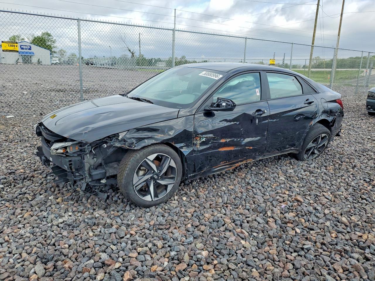 Salvage Hyundai ELANTRA Image