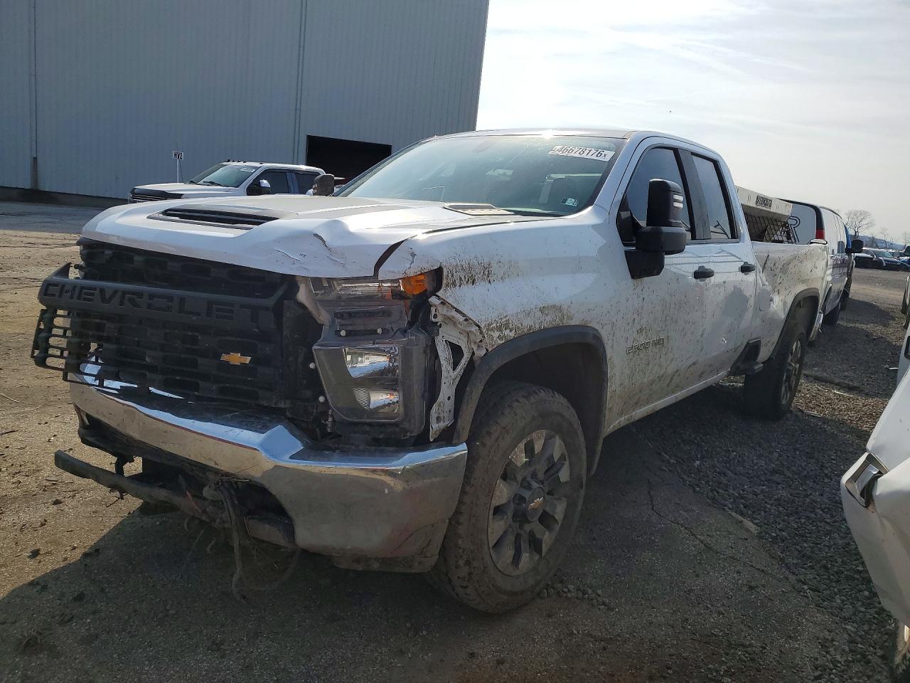 Salvage Chevrolet Silverado Image