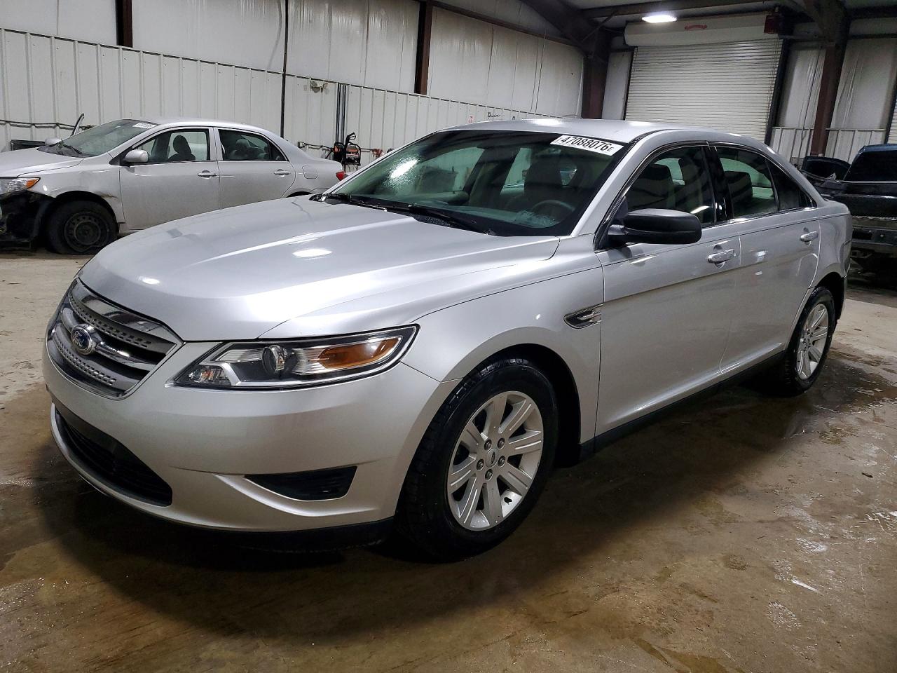 Salvage Ford Taurus Image