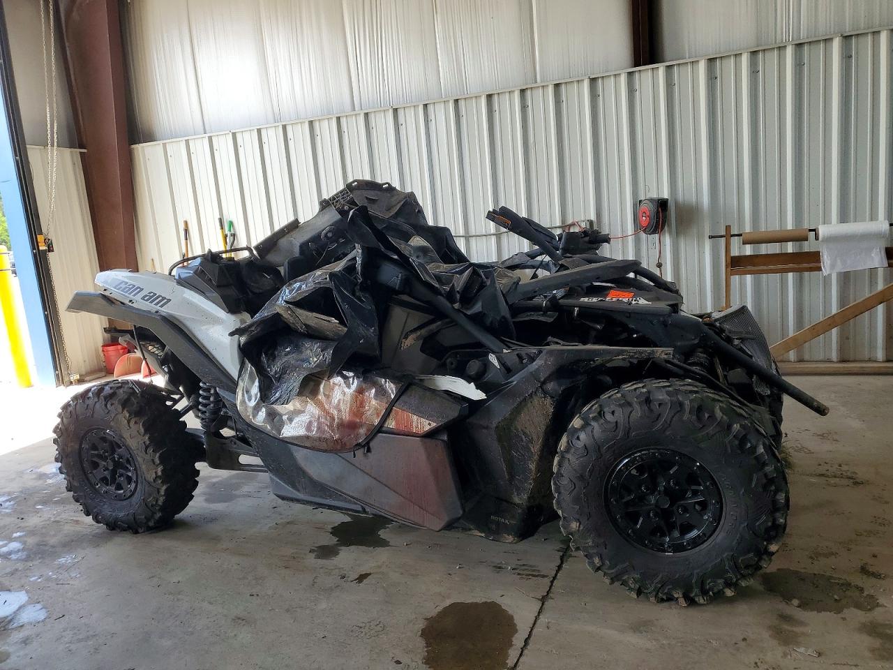 Salvage Can-Am Maverick X3 Image