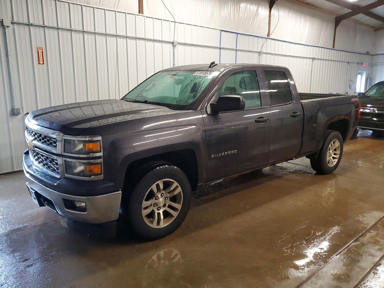 Salvage Chevrolet Silverado Image