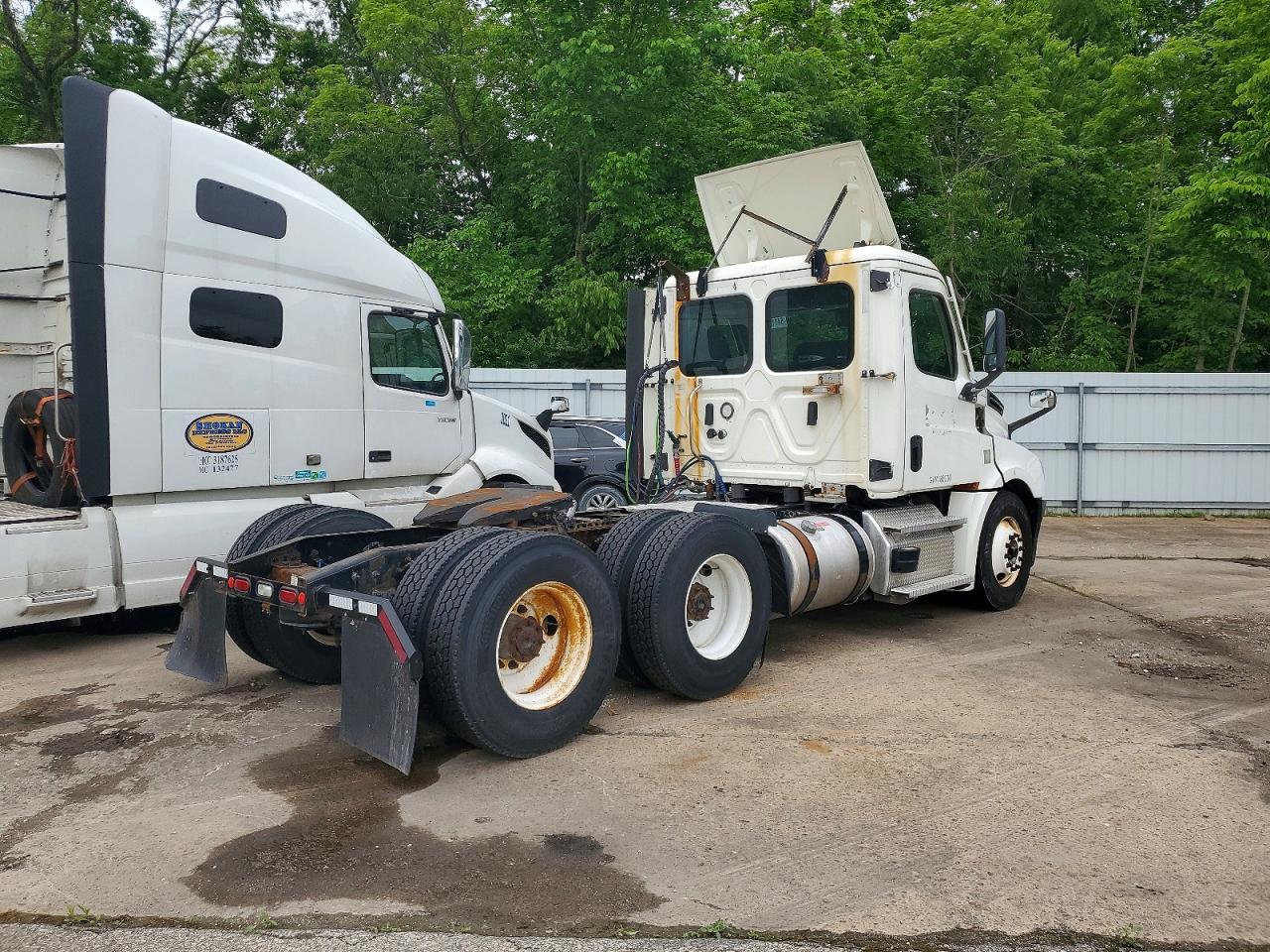 Freightliner Cascadia 126