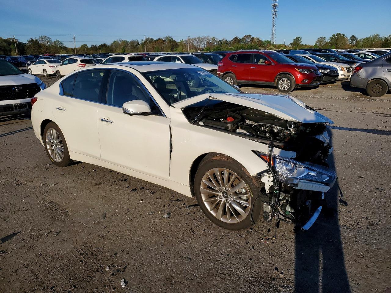 INFINITI Q50 Luxe